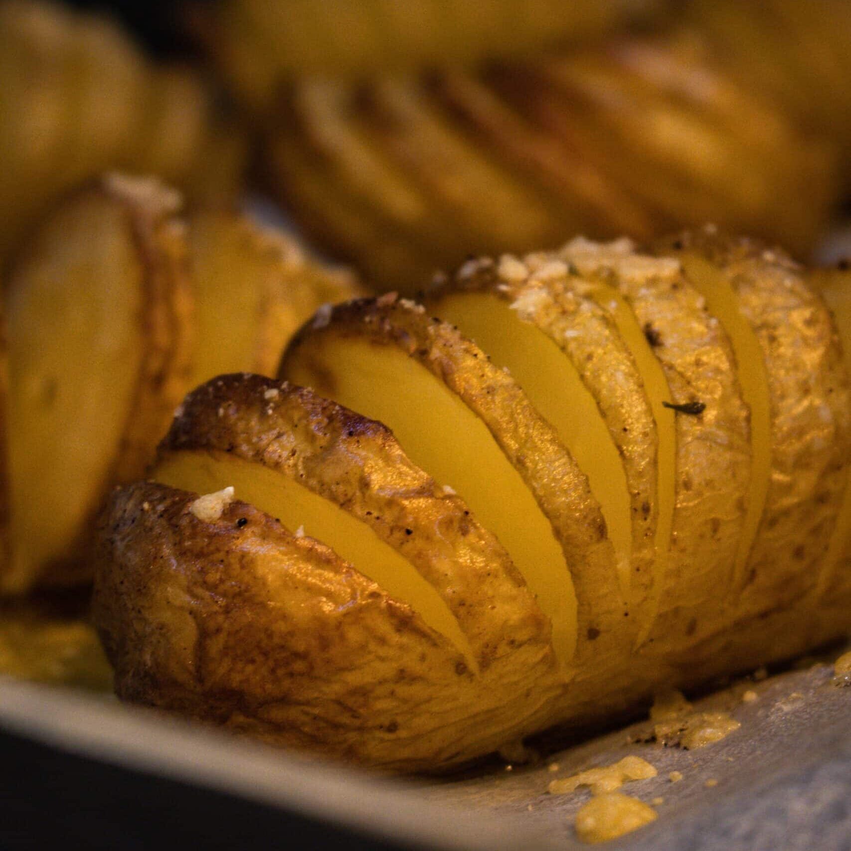 How to Bake Potatoes in the Oven (a trick)